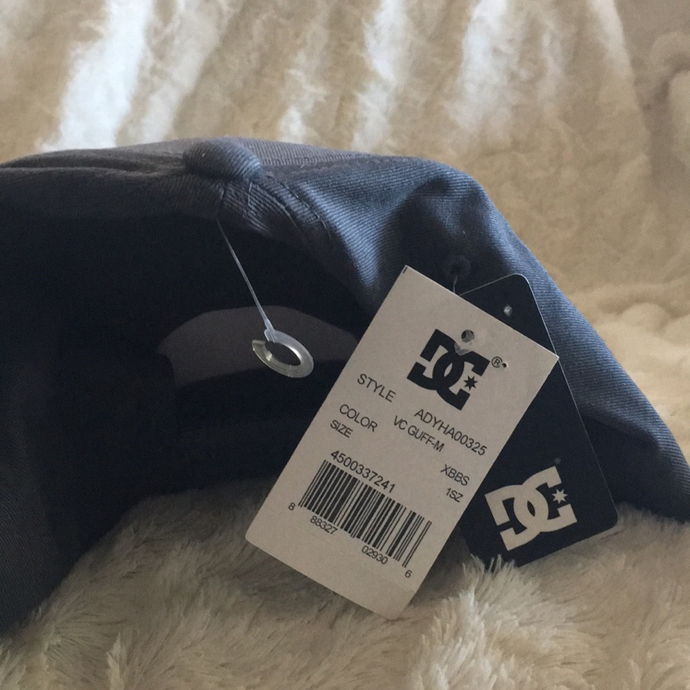DC SnapBack Hat - Picture 3 of 4